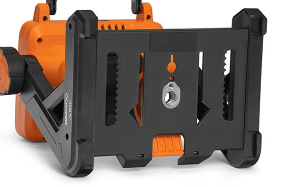 Резьбовые крепления на 1/4” и 5/8” позволяют закрепить фонарь на различных стойках для оборудования.