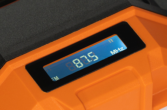 Отображает всю необходимую информацию об FM диапазоне или Bluetooth подключении.