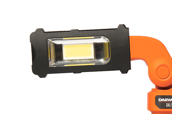 Яркие светодиоды мощностью 5 Вт обеспечивают максимальный световой поток 360 Лм. Цветовая температура 5700К соответствует дневному свету и обеспечивает комфортное использование фонаря.