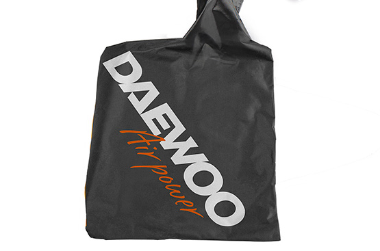 Наплечный мешок объемом 45 л позволяет эффективно собирать сухую опавшую листву, шишки, хвою и мелкие ветки