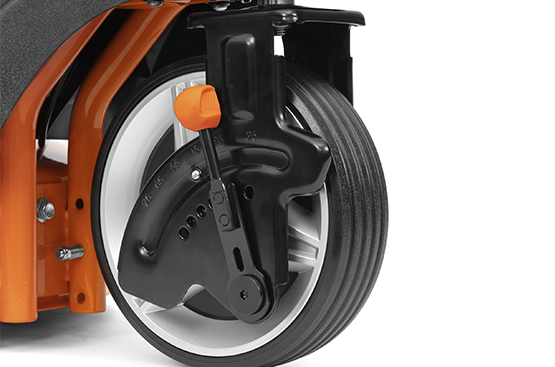 Поворотное колесо обеспечивает непревзойденную маневренность и легкость управления. Направляющее колесо закреплено на вертикальной оси, что позволяет поворачивать устройство с минимальным радиусом.