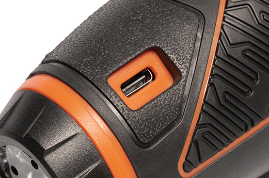 Порт для зарядки USB Type-C, расположенный на рукоятки отвертки, позволяет заряжать инструмент используя любой провод от современных смартфонов.